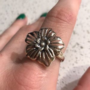 Flower sterling silver ring size 8